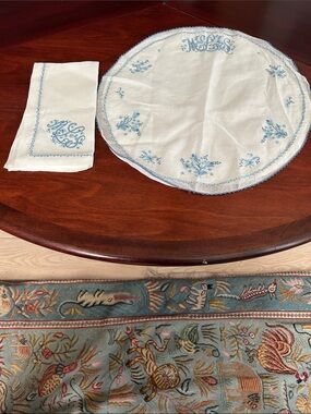 Set of 8 monogrammed French Linen PLACEMATS  &  8 NAPKINS